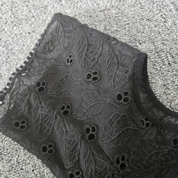 Cold Shoulder top.  Flat friendly! - Picture 3 of 6